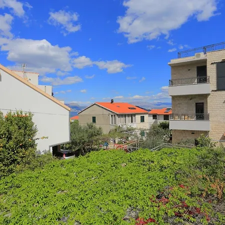 Apartman Apartments With Parking Space Slatine, Ciovo - 2566 *