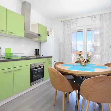 Apartments With Parking Space Slatine, Ciovo - 2566