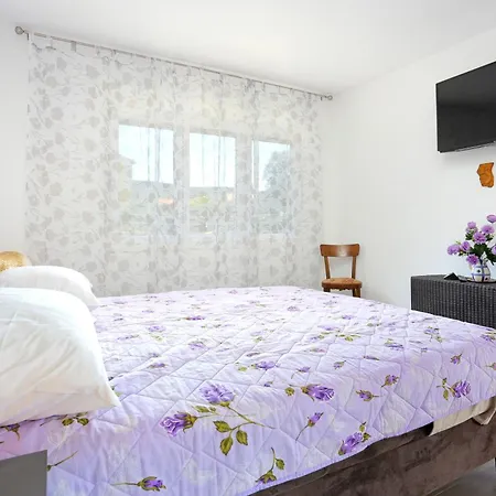 Apartments With Parking Space Slatine, Ciovo - 2566 * Slatine