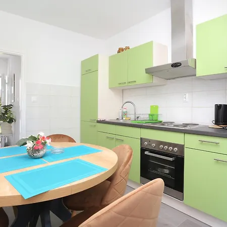 Apartman Apartments With Parking Space Slatine, Ciovo - 2566 *