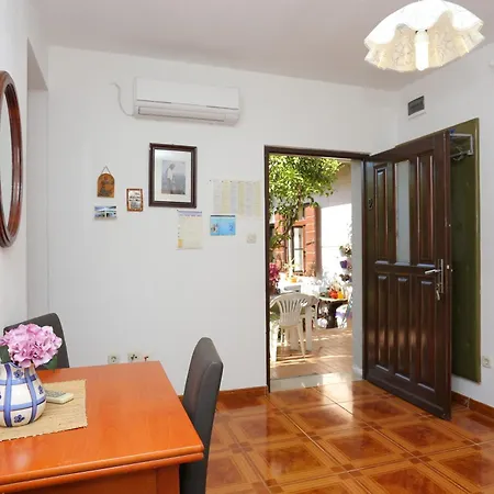 Apartments With A Parking Space Slatine, Ciovo - 2566 Apartment *